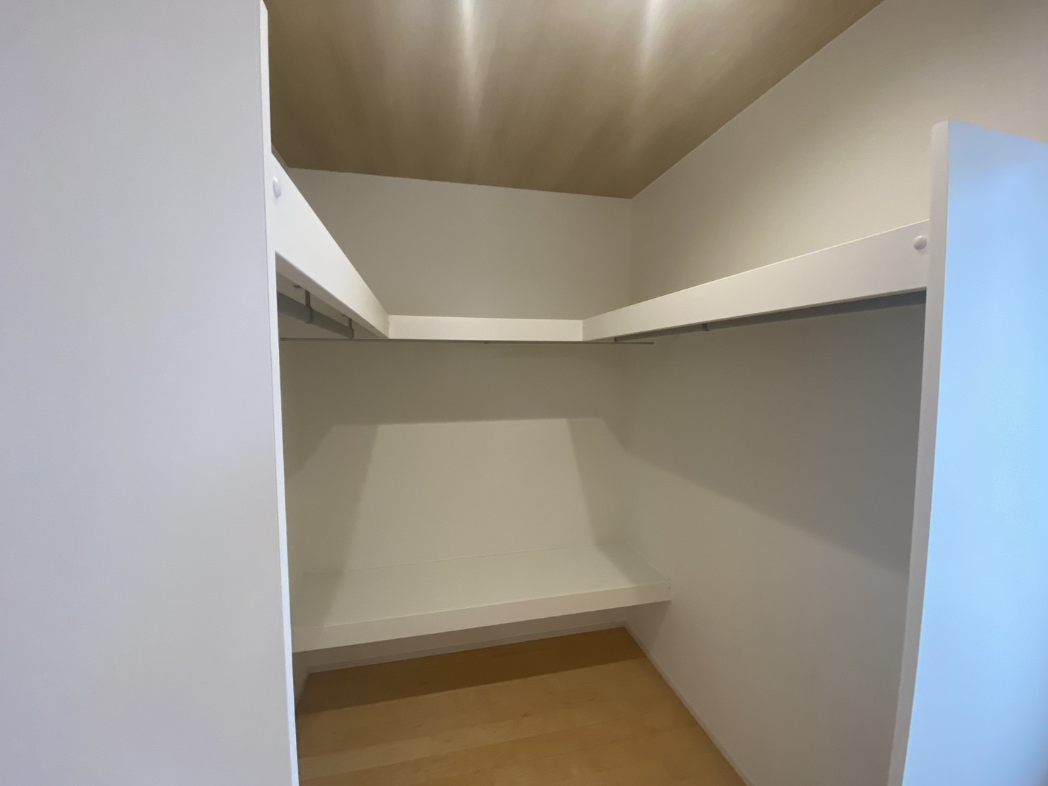 山形市伊達城三丁目17-3の収納|すっきりと整理しやすい、広々としたウォークインクローゼットです。