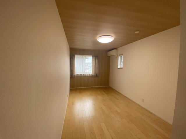山形市伊達城三丁目17-3　中古住宅の洋室