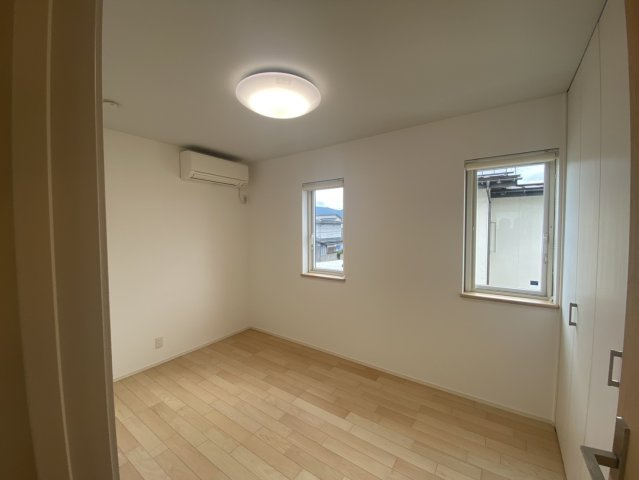 山形市伊達城三丁目17-3　中古住宅の洋室