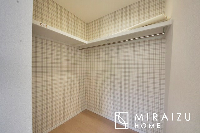 【収納】 | 収納力も自慢です。お洋服がお好きなお客様も多いですよね、衣替えをしなくてもお洋服をしまっておけそうなくらいの広さですね！
