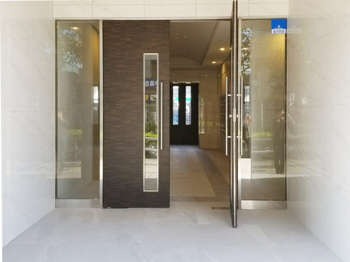 ワイズエメリールＵのエントランス