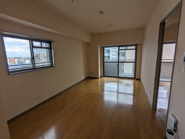 ワイズエメリールＵの居間・リビング|参考写真です。別のお部屋の写真です。