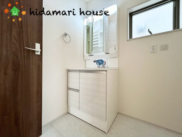 上尾市小敷谷第2　新築戸建　リーブルガーデン07の独立洗面台