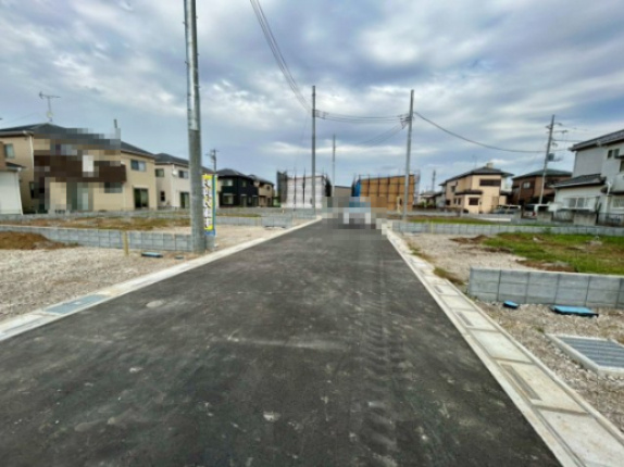 上尾市小敷谷第2　新築戸建　リーブルガーデン07の前面道路含む現地写真