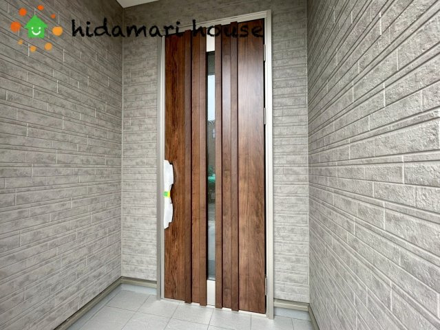 上尾市小敷谷第2　新築戸建　リーブルガーデン07の玄関