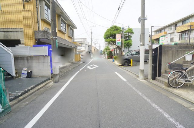 赤堤１　土地の前面道路含む現地写真|北側　幅員約5.4m　間口約12.6m
