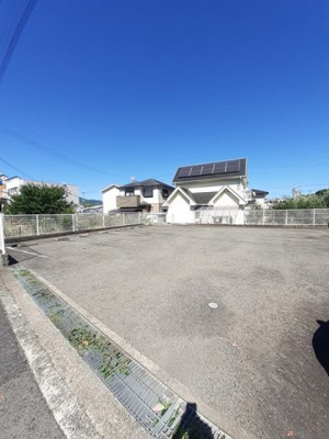 【駐車場】 | パルテール吉備 | 車をお持ちの方に嬉しい駐車場付きの物件です