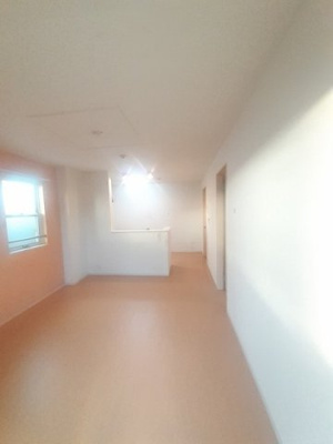 【居間・リビング】 | フレスコリーリオⅢ | こちらのリビングで趣味の時間をお楽しみください