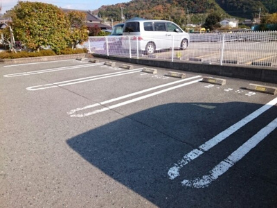 【駐車場】 | エスプワールＩ（アイ）Ⅱ | 駐車場があるので、車を買う予定の方も安心です