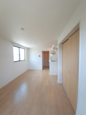 【居間・リビング】 | アンジュ | こちらのリビングで趣味の時間をお楽しみください