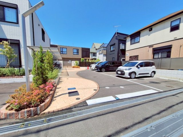 ＢＯＲＩＫＩいちかわ 南棟の駐車場|★敷地内駐車場★