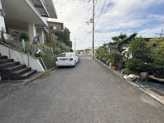 和歌山市関戸5丁目・中古戸建・54710の前面道路含む現地写真