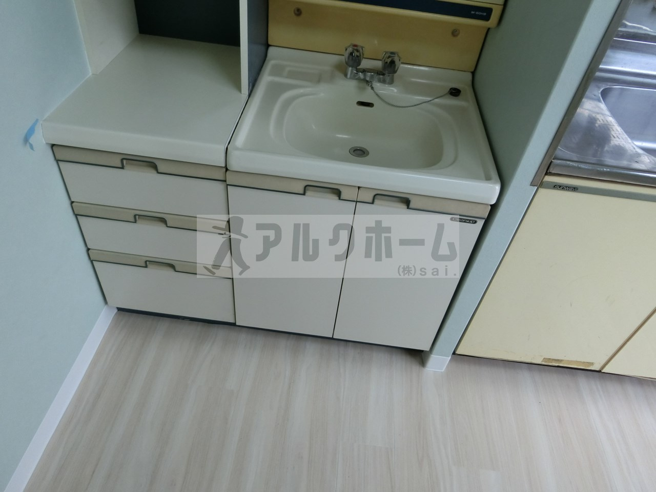 西村ビルの独立洗面台