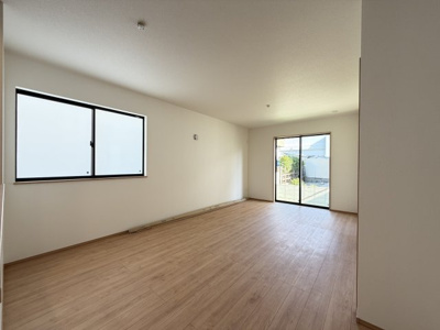 【居間・リビング】 | 沖縄市大里（限定1棟） | ※同仕様写真です