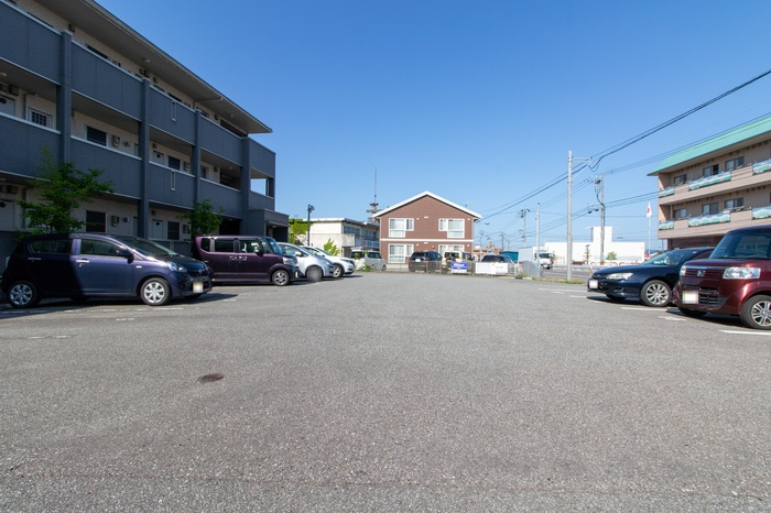 グレイス戸出の駐車場