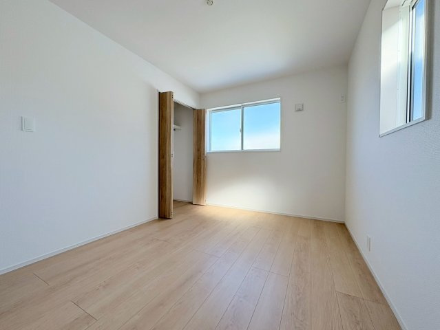 ブルーミングガーデン　江南市和田町本郷　全3区画分譲の洋室|全居室に【２４時間換気システム】を設置。家の中の空気をいつも新鮮に保ちます。カビの発生を抑えられます。
気密性に優れているため、部屋によっての温度差が小さく、家中どこでも快適に過ごせます。