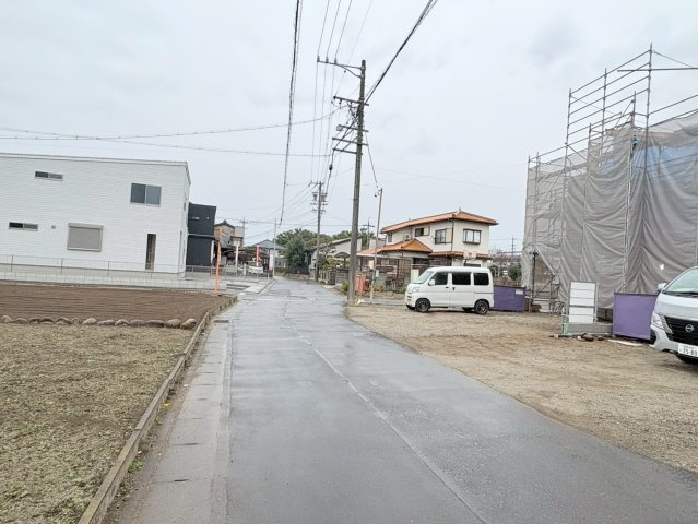 ブルーミングガーデン　江南市和田町本郷　全3区画分譲の前面道路含む現地写真|「現地（2025年10月28日）撮影」　
■前面道路　
■ヤマダ不動産　株式会社リライフ