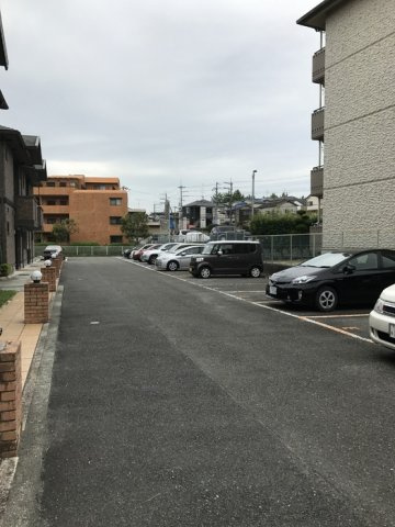 イファルジェンスの駐車場