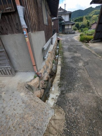 岩国市阿品　中古住宅の前面道路含む現地写真