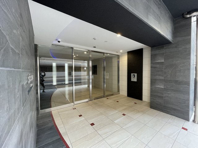 セレニテ難波ミラク壱番館のエントランス