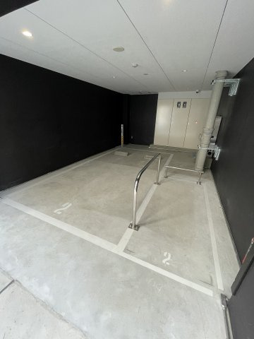 セレニテ難波ミラク壱番館の駐車場