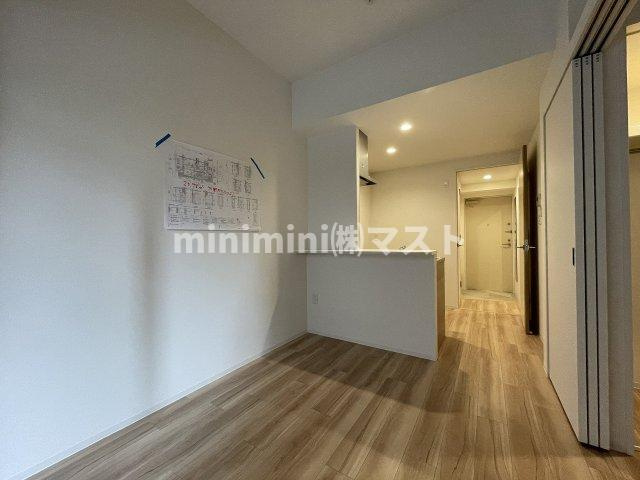 セレニテ難波ミラク壱番館の居間・リビング|お部屋によってカラーリングが異なります。