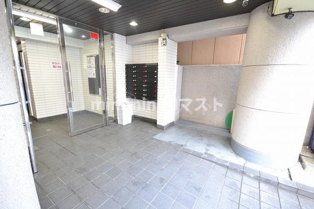 ハイエスト下寺のエントランス