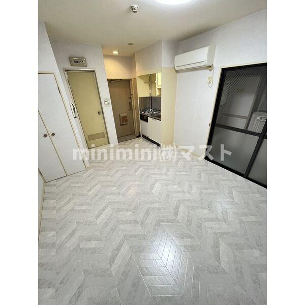 ハイエスト下寺の居間・リビング