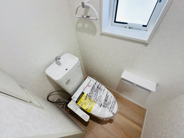 高浜市稗田町3-8-11『仲介手数料無料』新築戸建てのトイレ