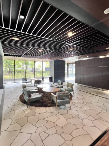 レーベン麓山　ＴＨＥ　ＭＡＳＴＥＲ 4階 ３ＬＤＫのエントランス