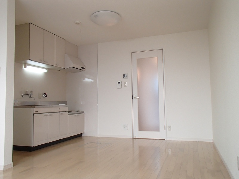 岡本グローリーハイツの居間・リビング