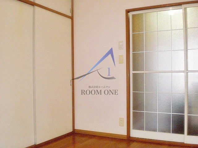 メゾンアップストリームの居間・リビング|洋室のお部屋です。