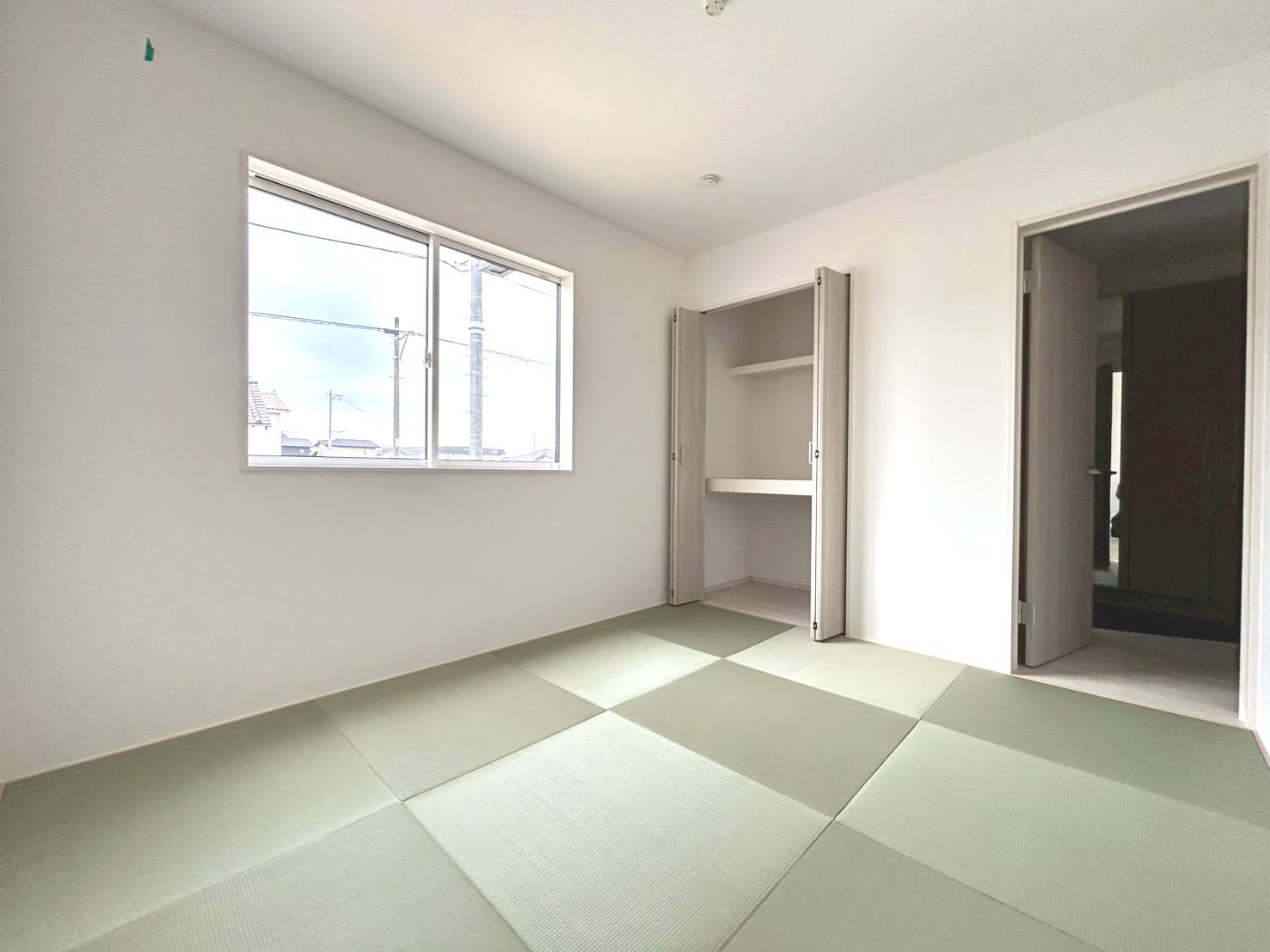 ブルーミングガーデン　江南市和田町本郷　全3区画分譲の和室|一室あると便利な和室は、ご来客時はもちろん、お子様のお昼寝や遊び場、寝室としてもご利用いただけます。
日本の伝統を引き継ぐ、畳のお部屋は癒しの空間となっています。