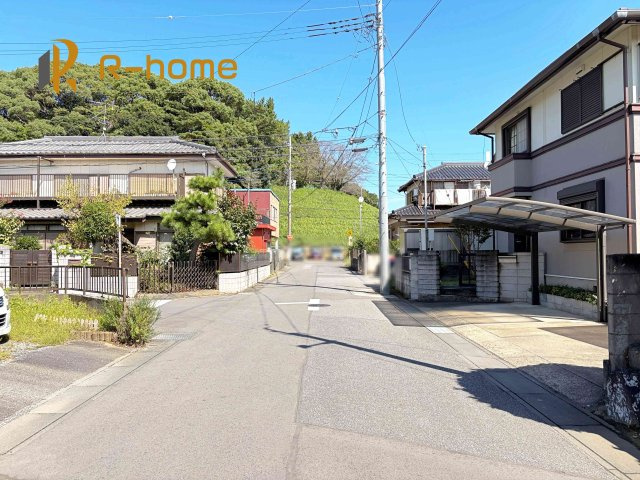 龍ケ崎市愛戸町第1　新築戸建て　1号棟の前面道路含む現地写真|堂々！建物完成♪実際のお部屋をご見学可能です♪
ご見学が一番の資料！お気軽にお問い合わせ下さい♪