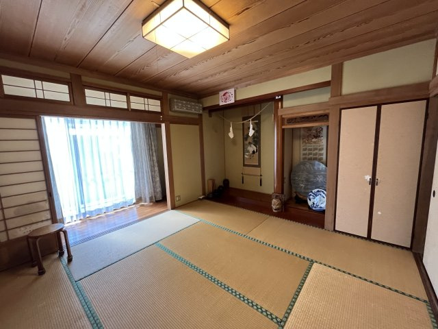 串間市大字南方　2階建て住宅の和室|1階8畳の和室です