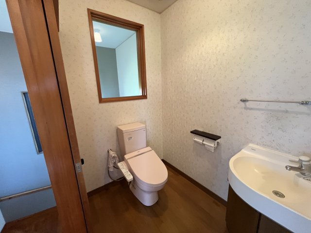串間市大字南方　2階建て住宅のトイレ|2階にもトイレが設置されています
