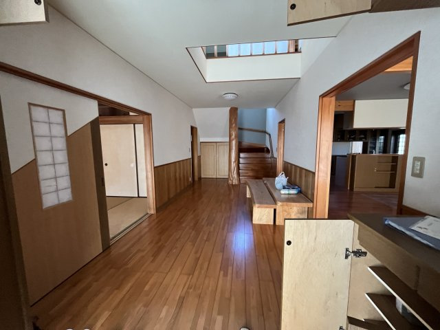 串間市大字南方　2階建て住宅のエントランス|廊下が広々としています