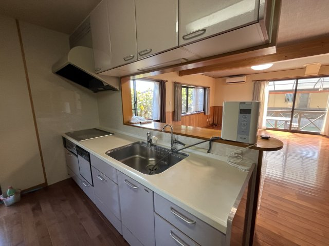 串間市大字南方　2階建て住宅のキッチン|オール電化仕様です