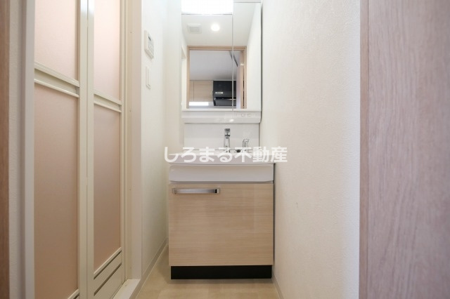 プレサンス朝潮橋ベイ・ブリーズの独立洗面台