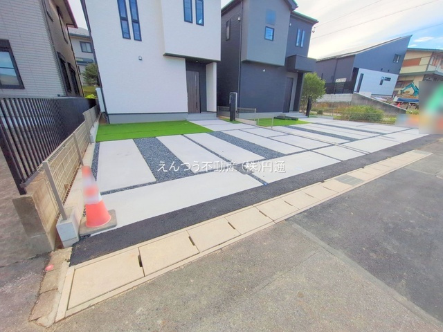 グラファーレ藤塚4期の前面道路含む現地写真