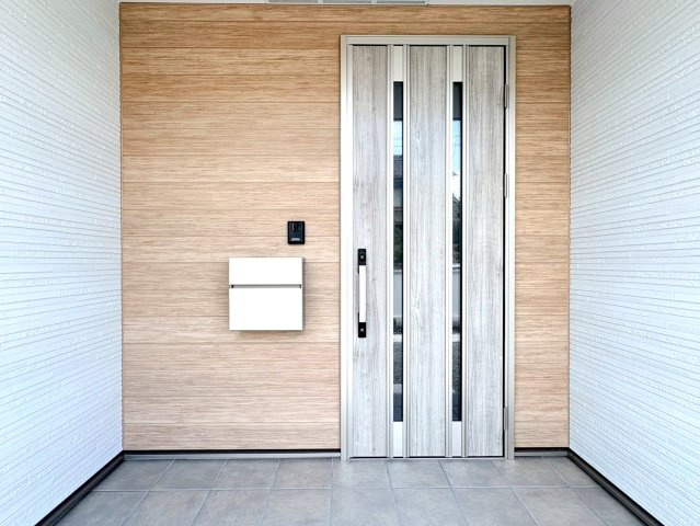 ダイマルタウン　岐阜市高田４丁目第２　全２区画分譲の玄関|玄関ドアの鍵はディンプルキーと内側はサムターンキーになっており防犯性の高い仕様になっています。