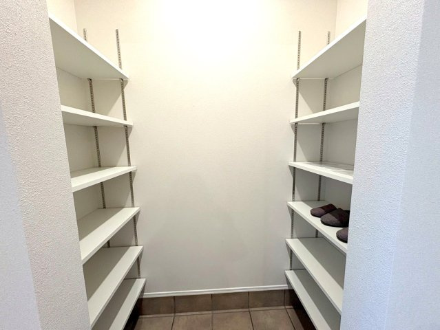 ダイマルタウン　岐阜市高田４丁目第２　全２区画分譲の収納|玄関横のシューズクローク。玄関回りがスッキリ片付きます！