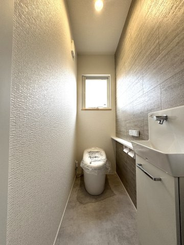 中央区下所島1丁目　新築戸建　1号棟のトイレ