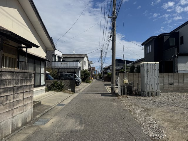 中央区下所島1丁目　新築戸建　1号棟の前面道路含む現地写真
