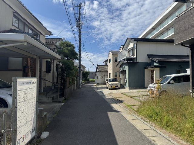 中央区下所島1丁目　新築戸建　1号棟の前面道路含む現地写真