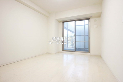 【寝室】 | アヤコート | 明るく開放感のある居室で、自分だけのくつろぎ空間を。