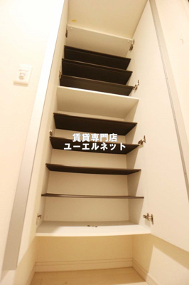 【設備】 | アヤコート | 収納力たっぷりのシューズボックスで玄関すっきり！