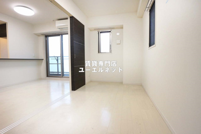 【設備】 | アヤコート | 二面採光で明るい洋室♪