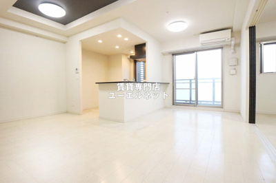 【居間・リビング】 | アヤコート | ゆったりとくつろげる、落ち着きのある居室空間です