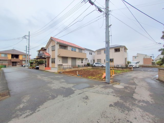富士見市大字水子の売地の前面道路含む現地写真|周辺は低層住宅が建ち並ぶ穏やかな住環境。
浦和所沢バイパスにも近くお車での移動もスムーズです。